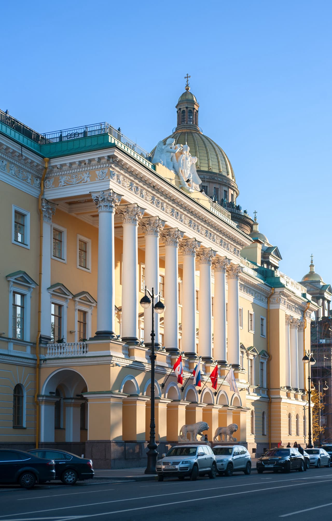 Außenfassade des Four Seasons Lion Palace in St. Petersburg