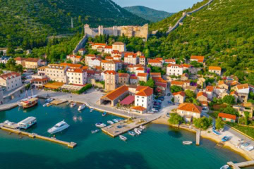 Panoramablick auf Mali Ston in Kroatien