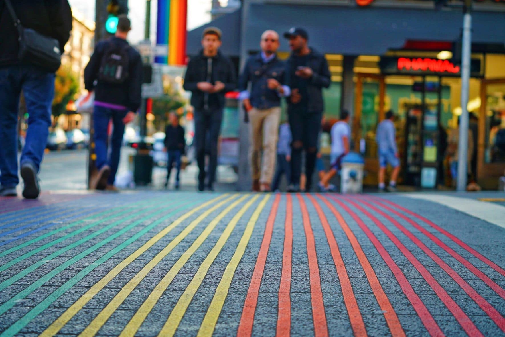 Fußgänger im Castro-Viertel in San Francisco 