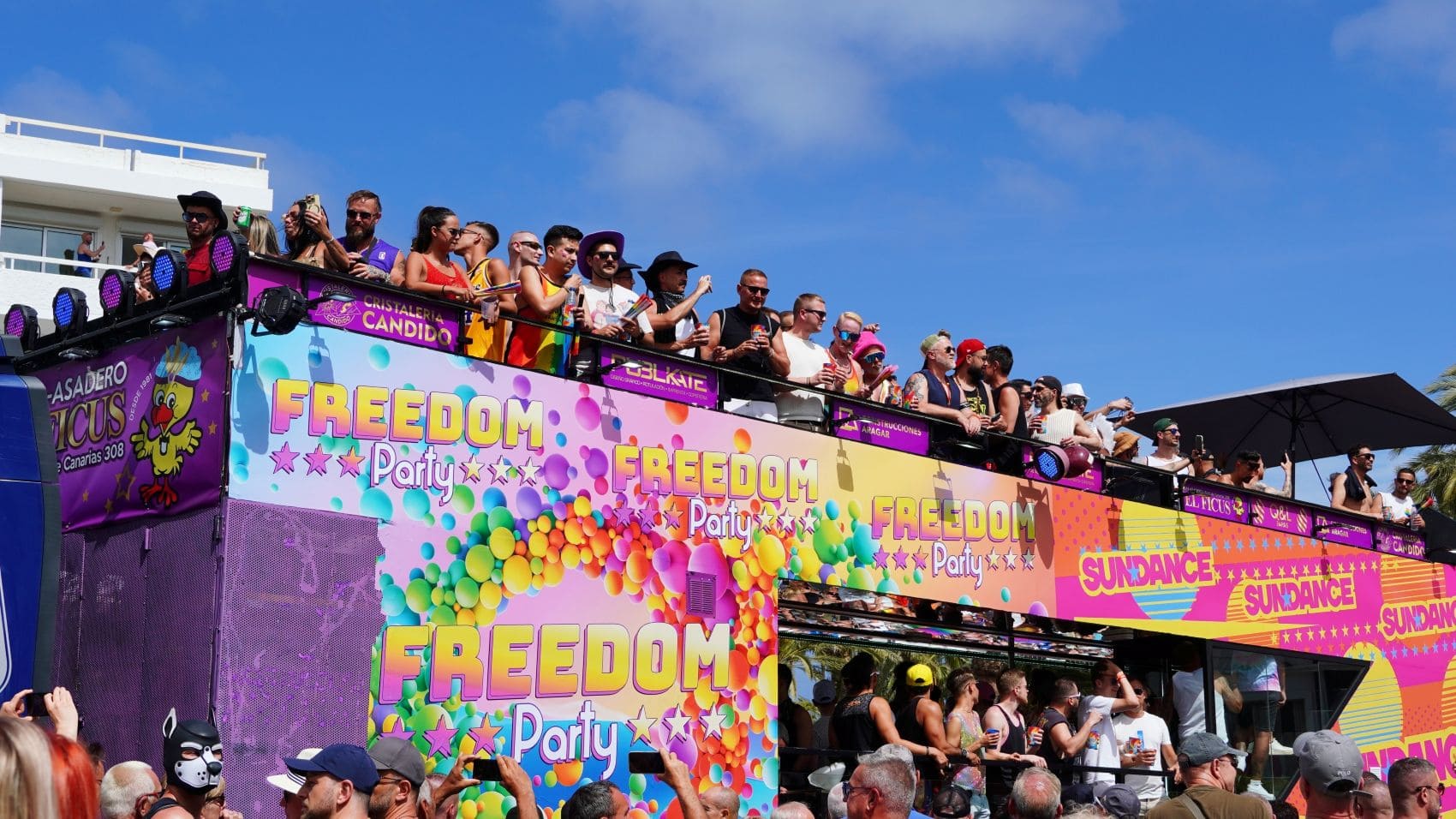 Paradewagen auf der Gay Pride Maspalomas Parade 2025