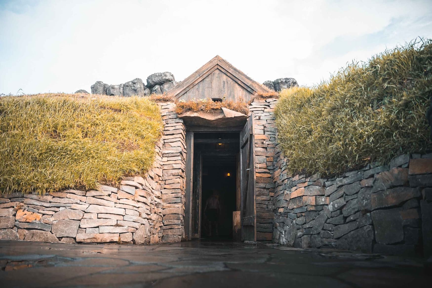 Eingang zu Sauna der Sky Lagoon in Island