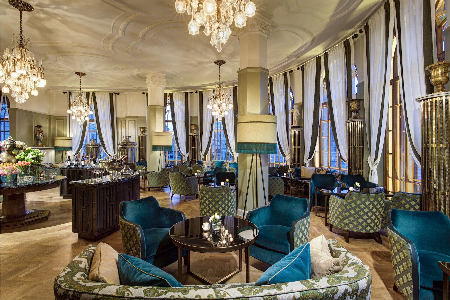 Rotonda Lounge in einem Grandhotel in St. Petersburg
