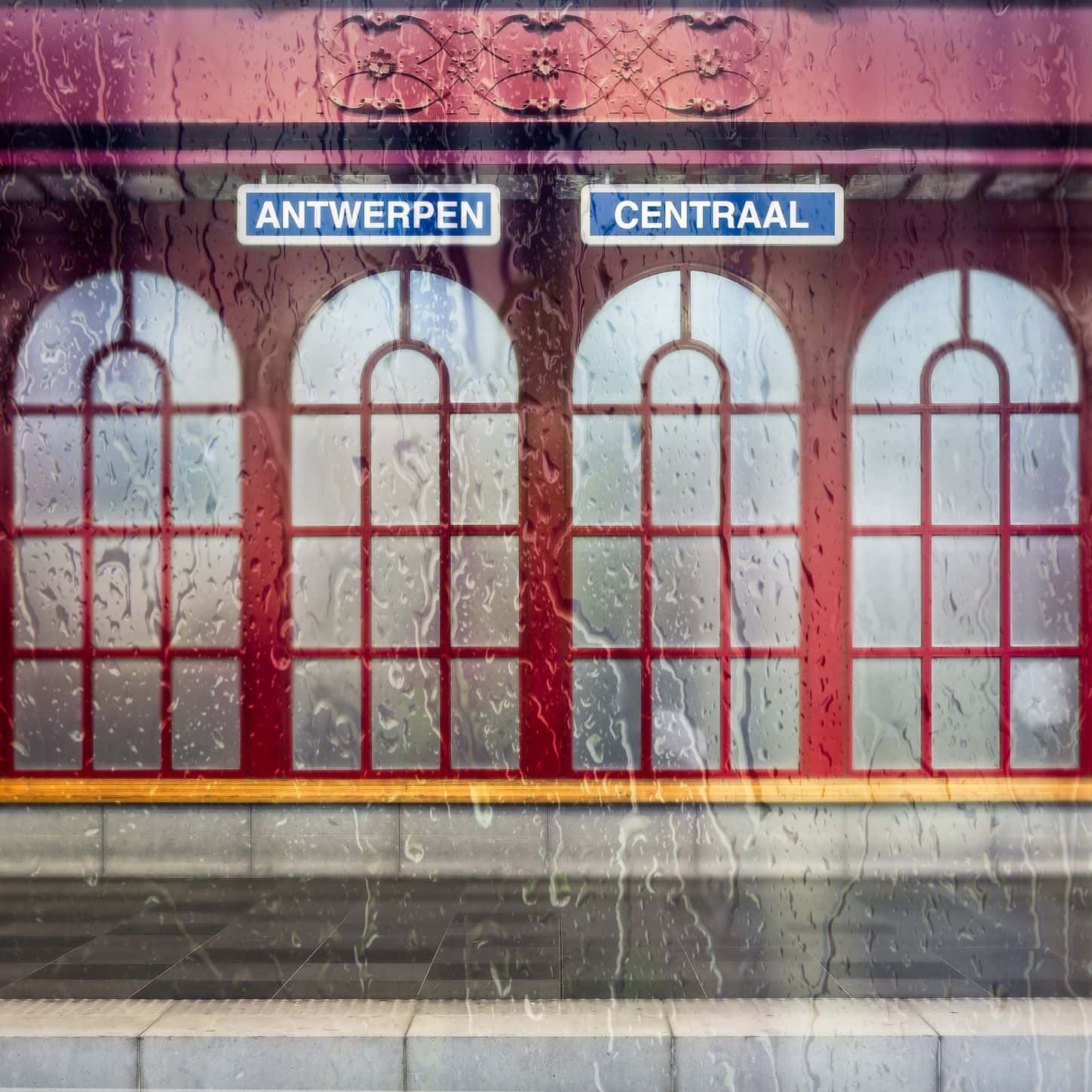 Blick auf verregnete Antwerpen Centraal Schilder 
