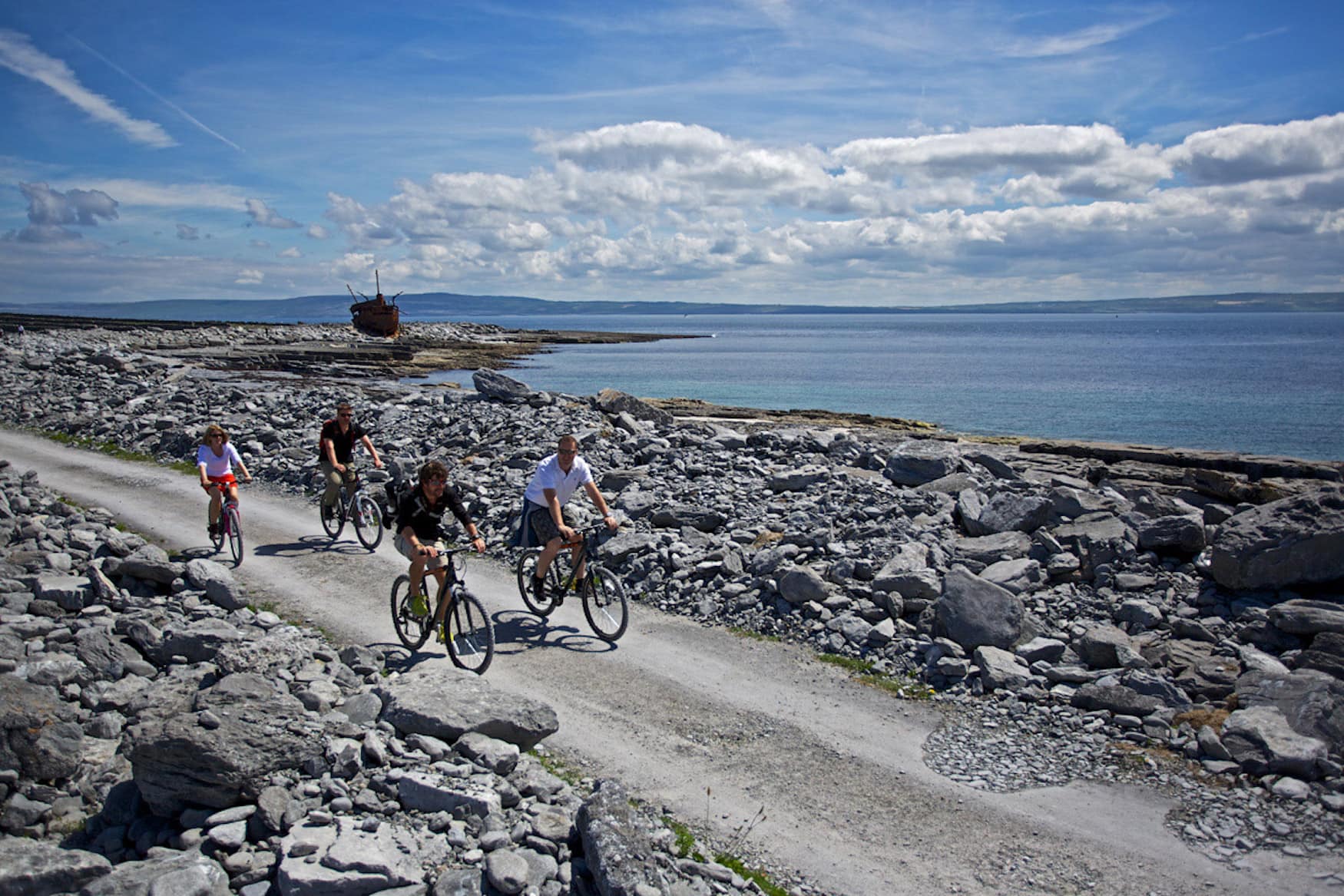 Fahrradfahren auf Inis Oirr in Irland