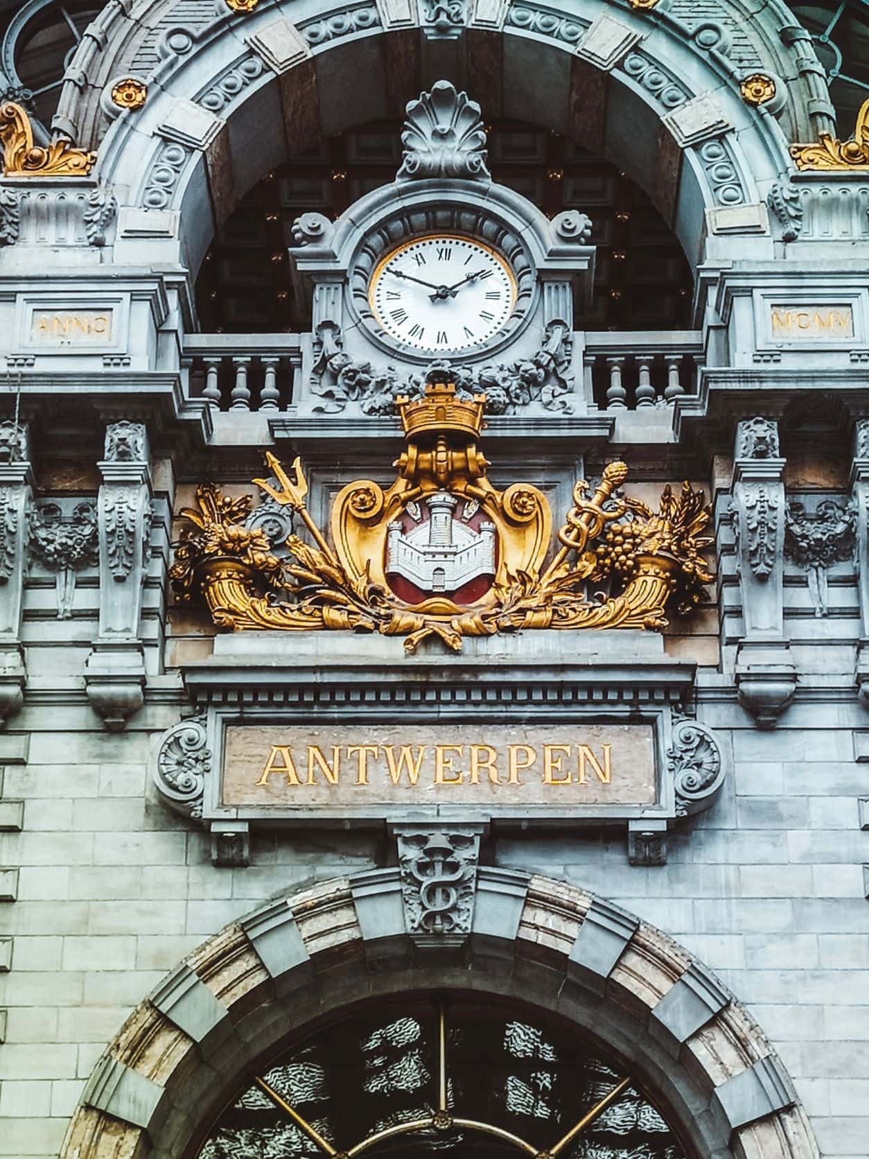 Fassade des Hauptbahnhofs in Antwerpen 