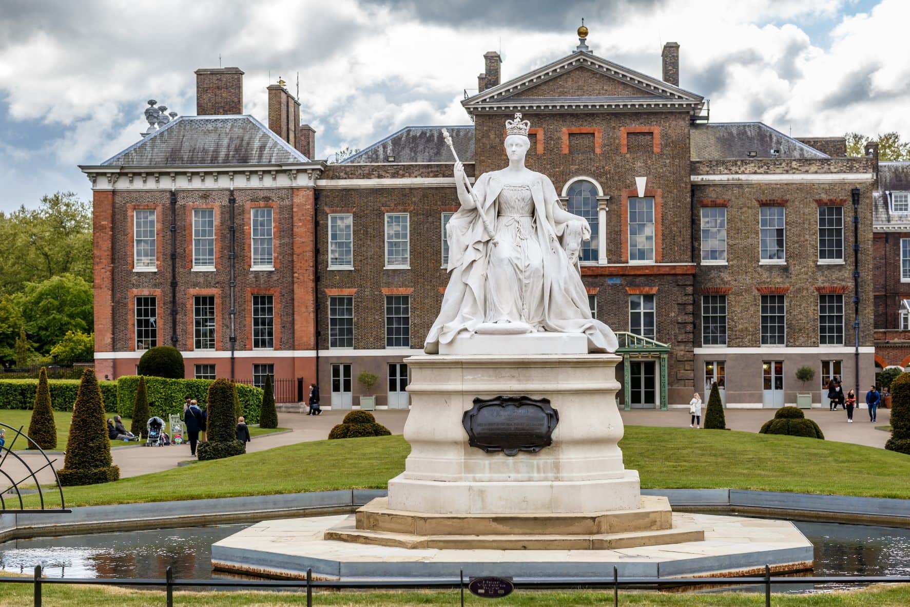 Königin Victoria Monument vor Kensington Palace