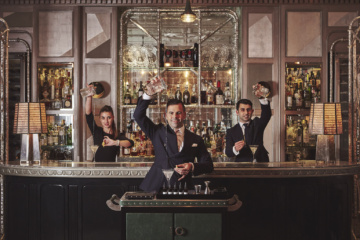 Barkeeper in der Bar Connaught in London
