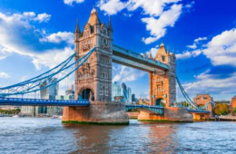 Blick auf Themse und Tower Bridge in London