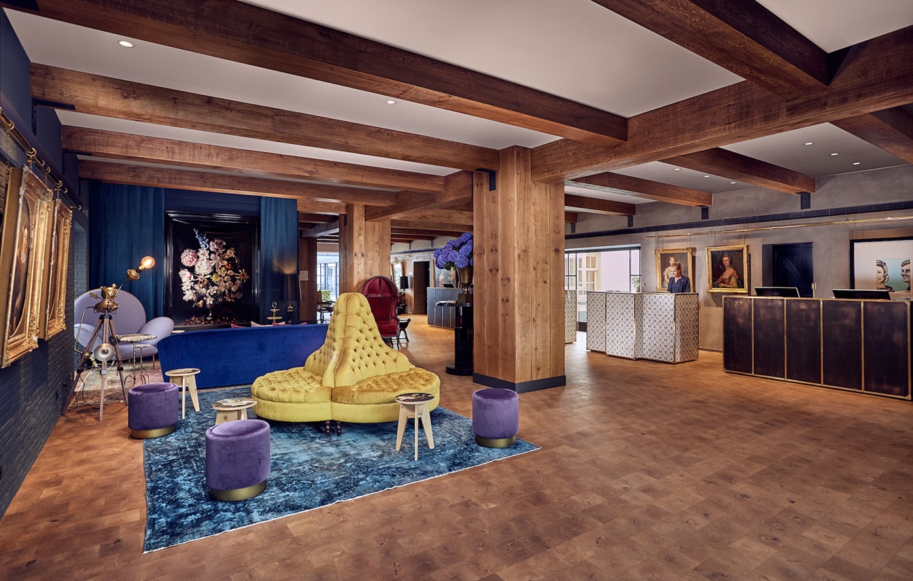 Offene Lobby eines Luxushotels in Amsterdam