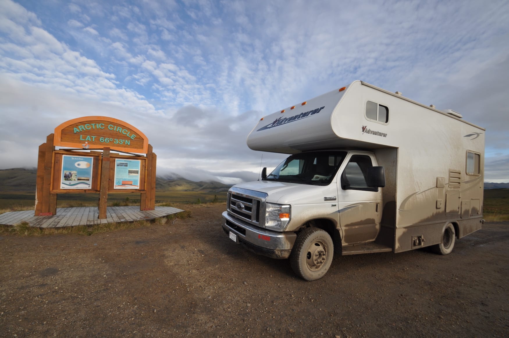 Truck macht eine Picknick-Pause auf dem Arctic Circle