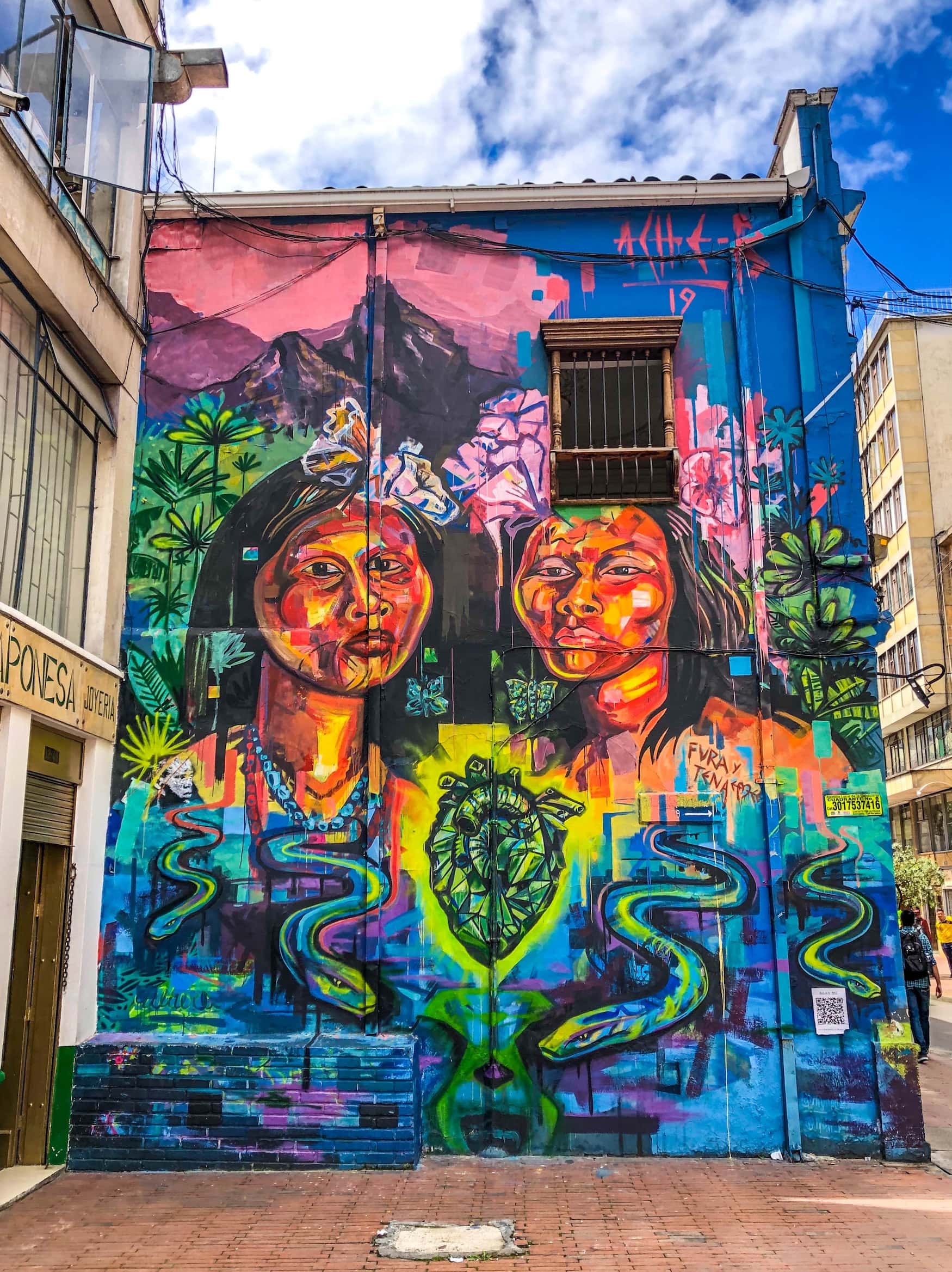 Bunte Street Art in Bogotá, einer der besten Städte für Street Art auf der Welt