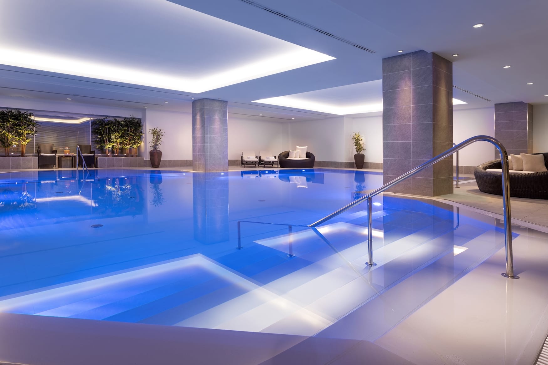 Poolbereich im Hilton Hotel in Prag