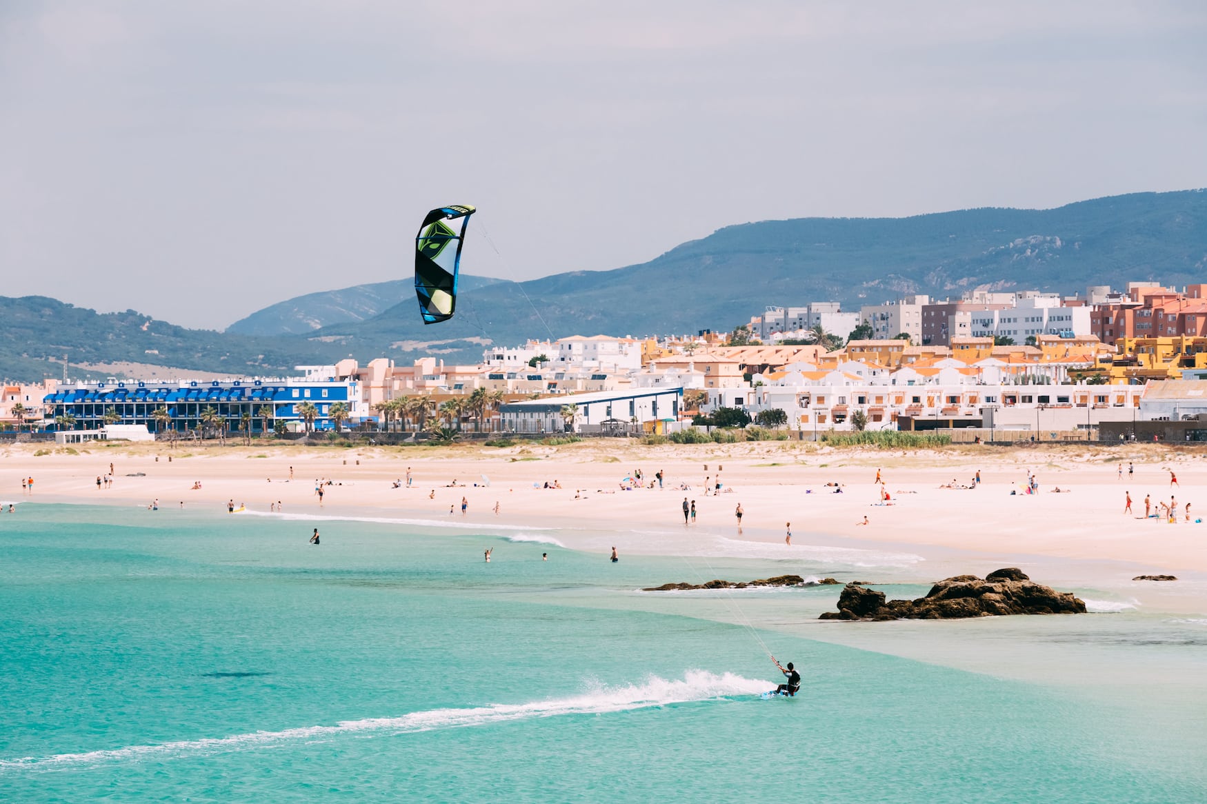 Kitesurfistas en Tarifa, España