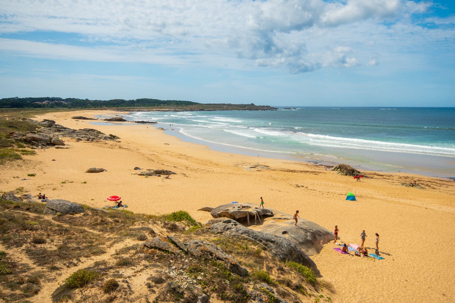 Hidden Beaches in Spain: Praia do Villar in Galicia 