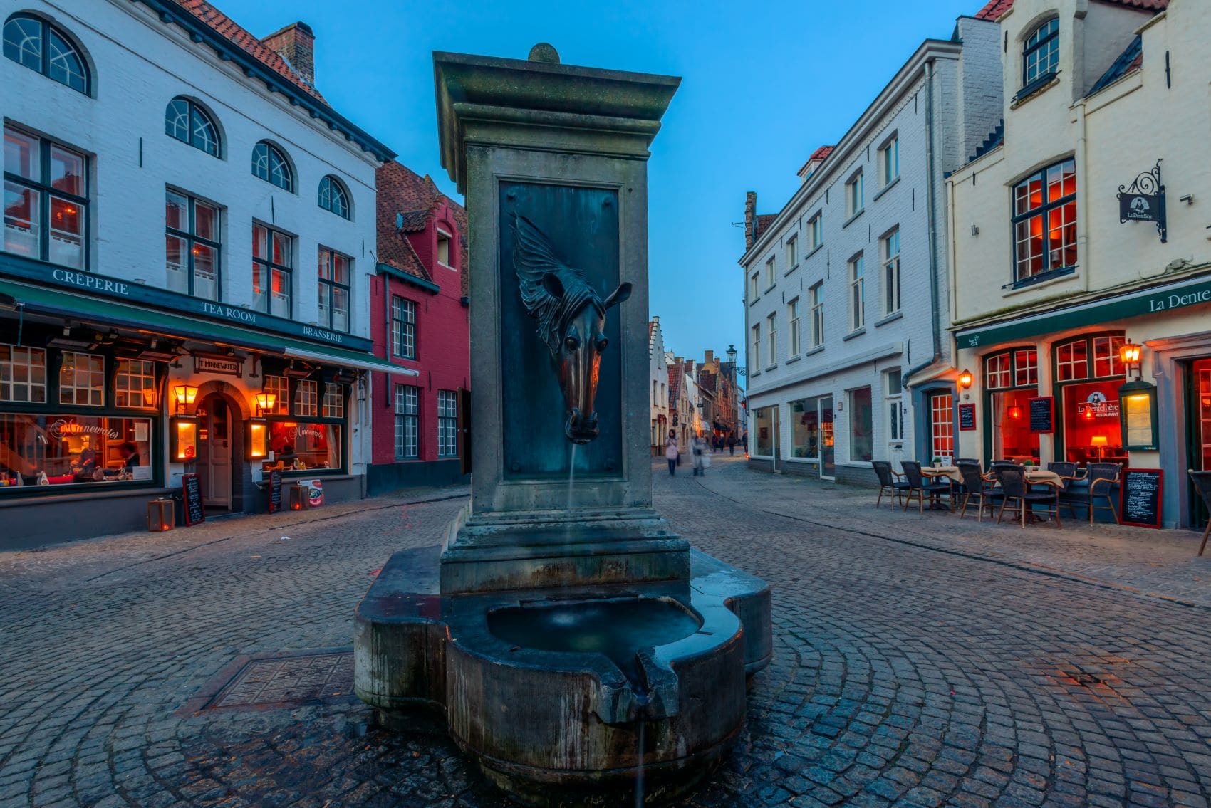 Pferdekopf-Brunnen in der Wijngaardstraat in Brügge 