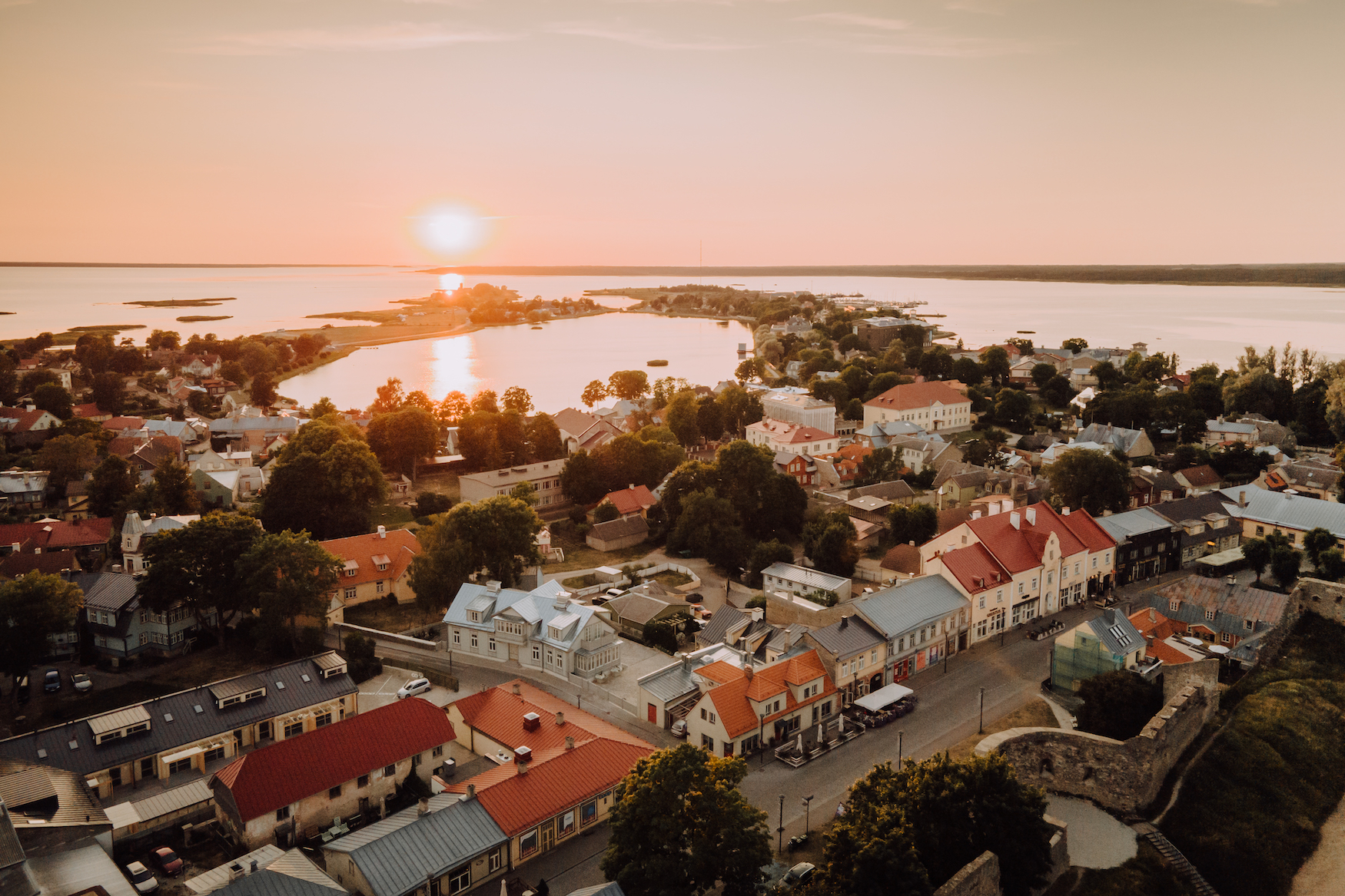 Sommer in Estland in der Stadt Haapsalu