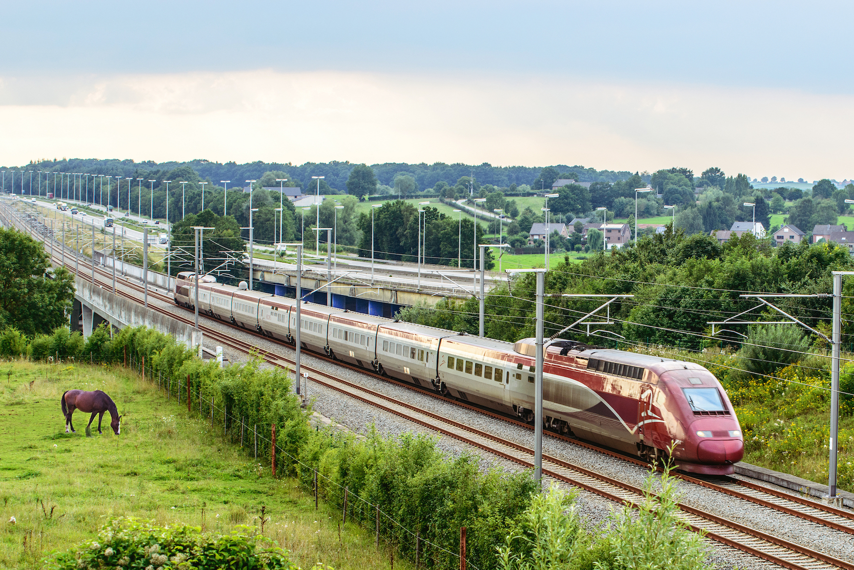 Thalys Zug fährt durch Belgien