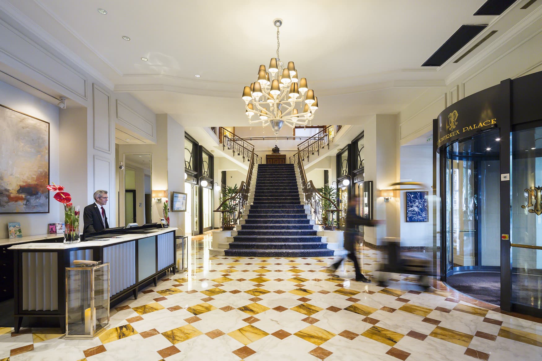 Lobby in einem Grandhotel am Genfersee