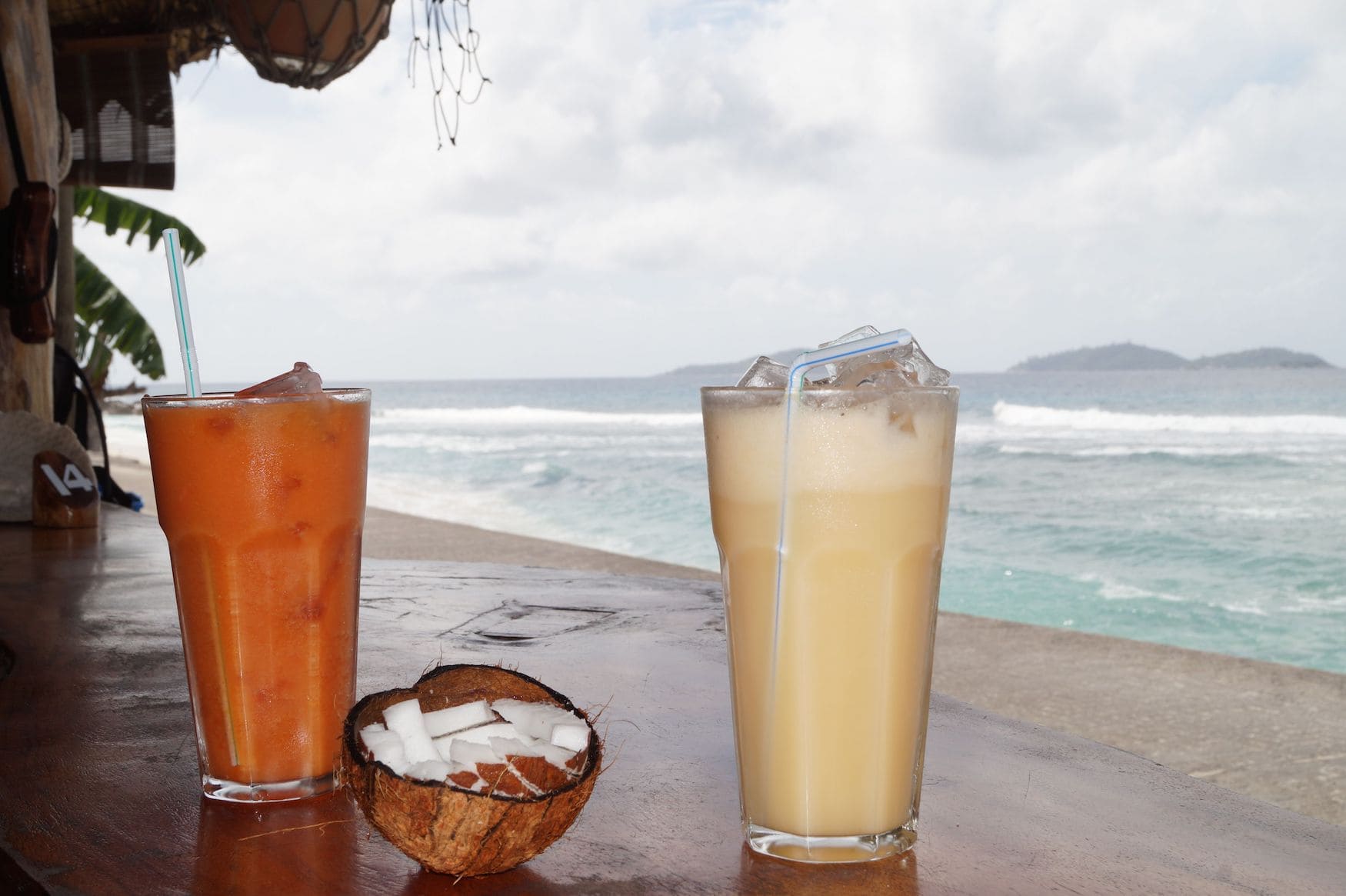 Drinks am Strand auf den Seychellen