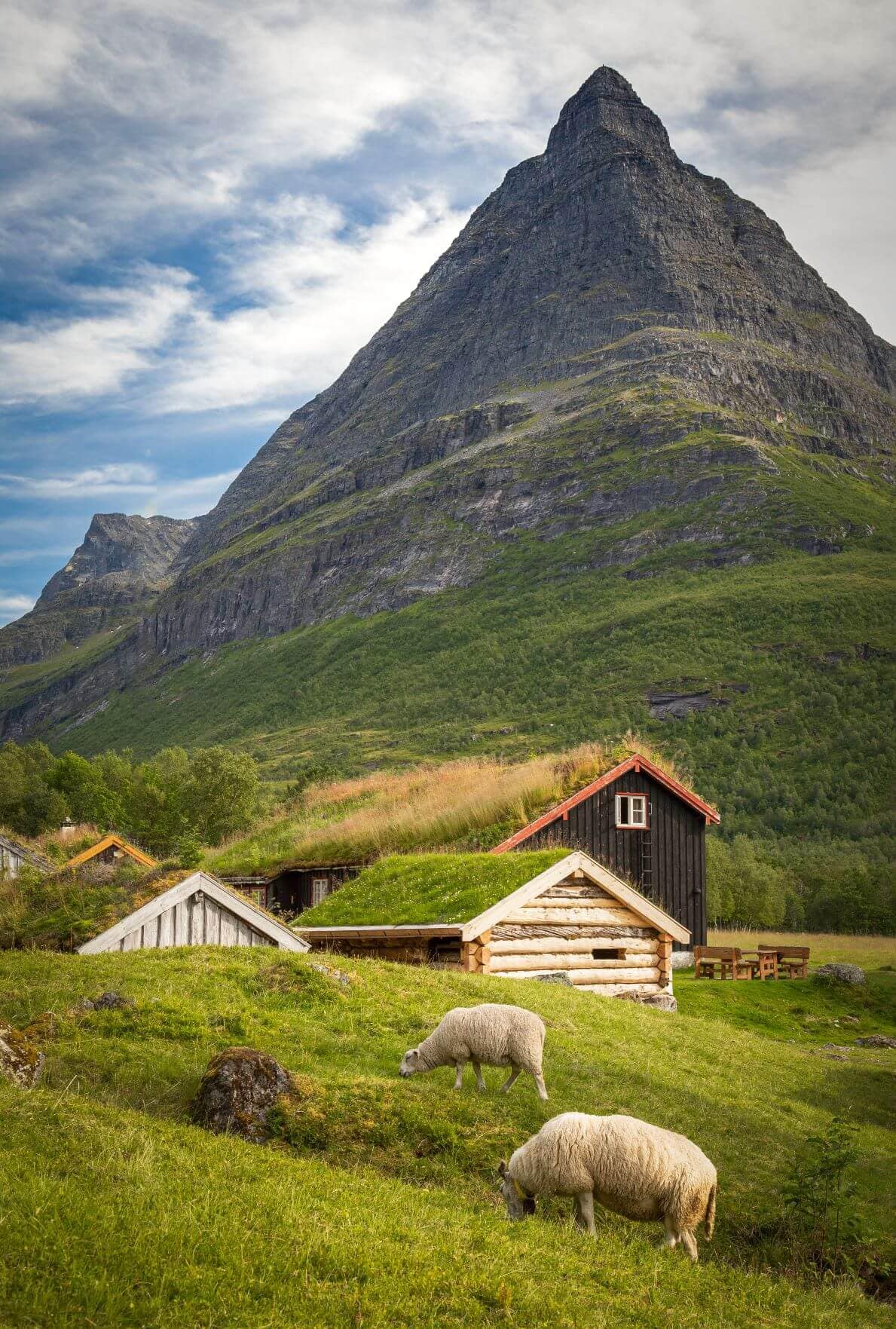 Traditionelles Dorf in Trollheimen, Norwegen 