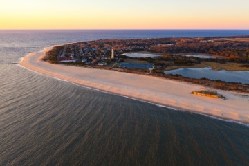 Strand und Leuchtturm auf Cape May in New Jersey