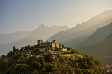 Herbst in der Lombardei: Castello di Breno