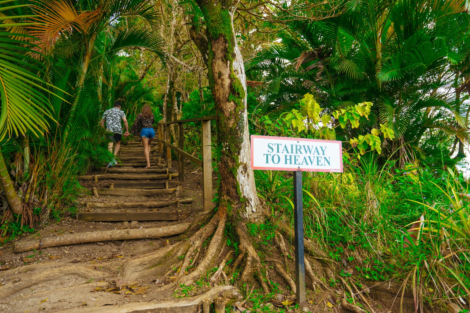 Hinweisschild Stairways to heaven auf St. Lucia 