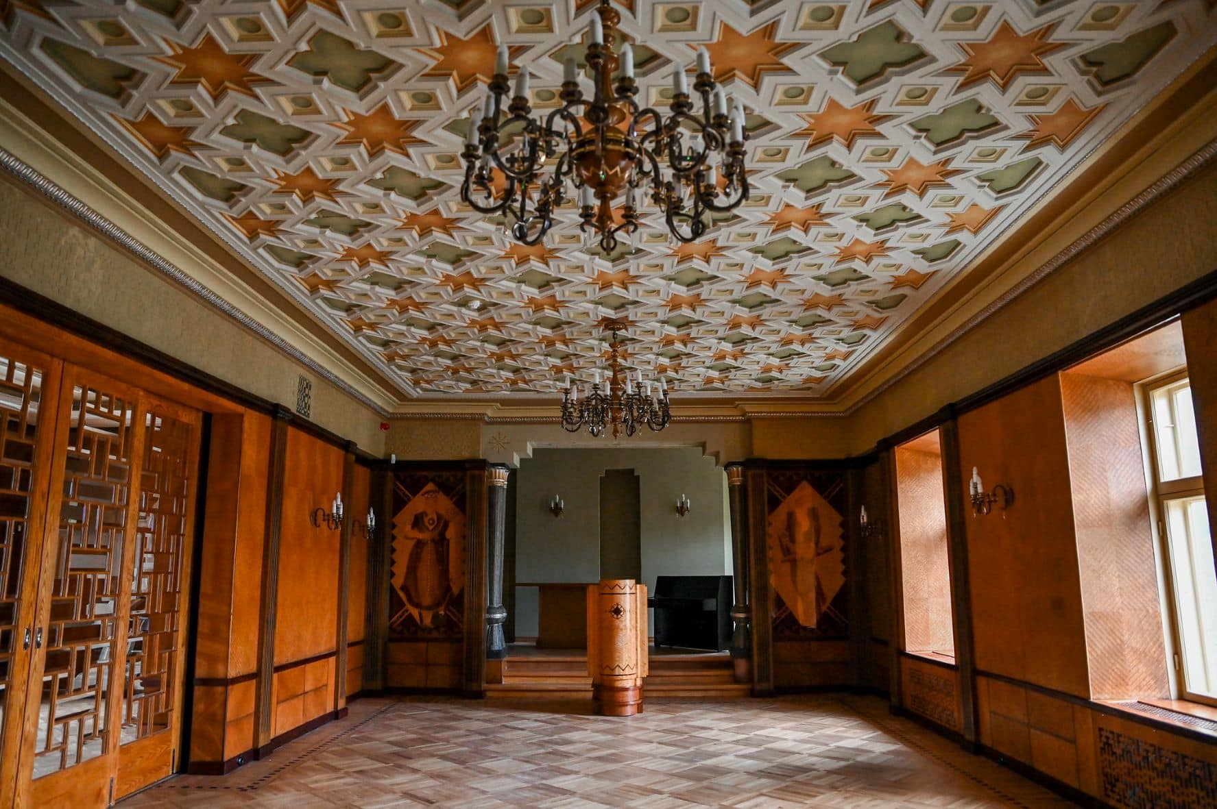 Raum im Neuen Schloss Sigulda in Lettland 