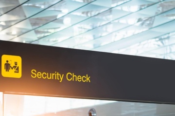 Hinweisschild am Flughafen: Security Check