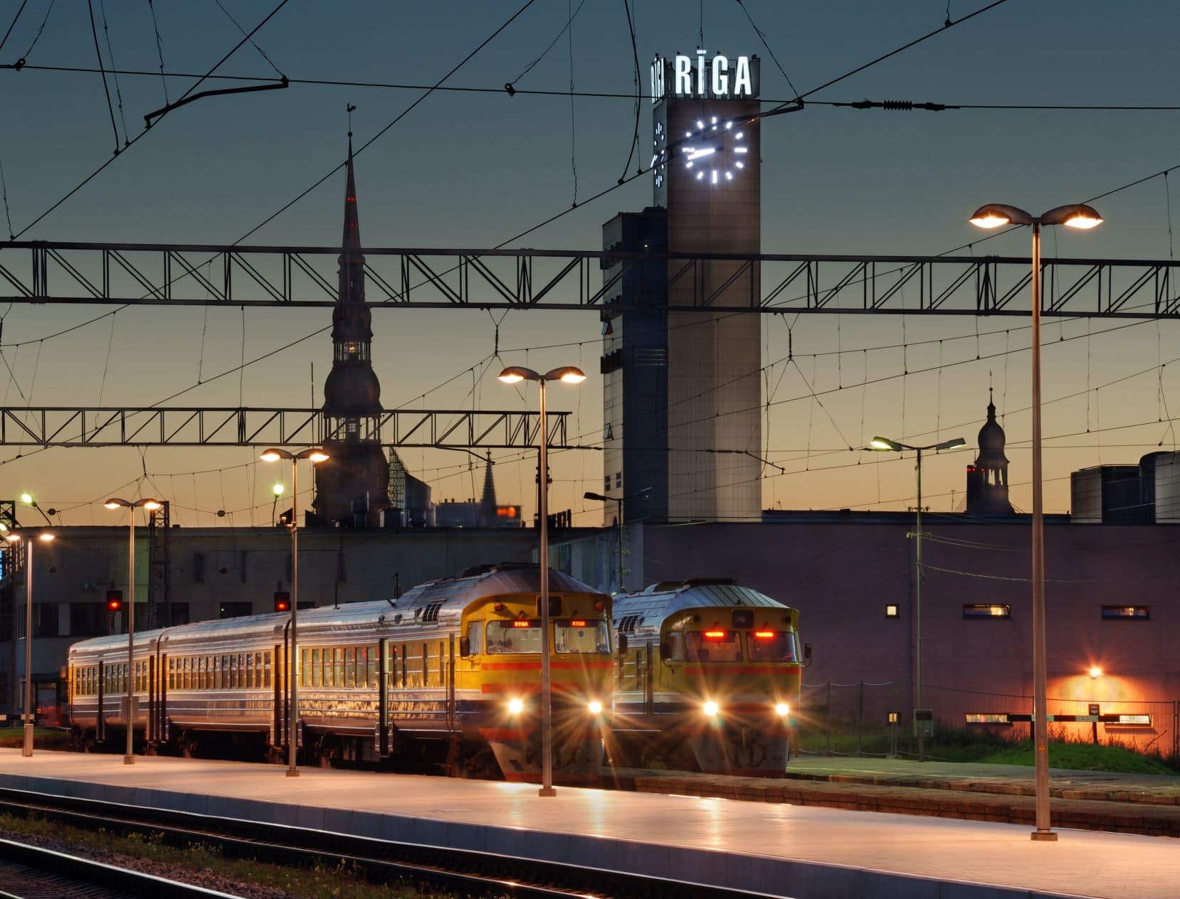 Züge Bahnhof Riga Lettland
