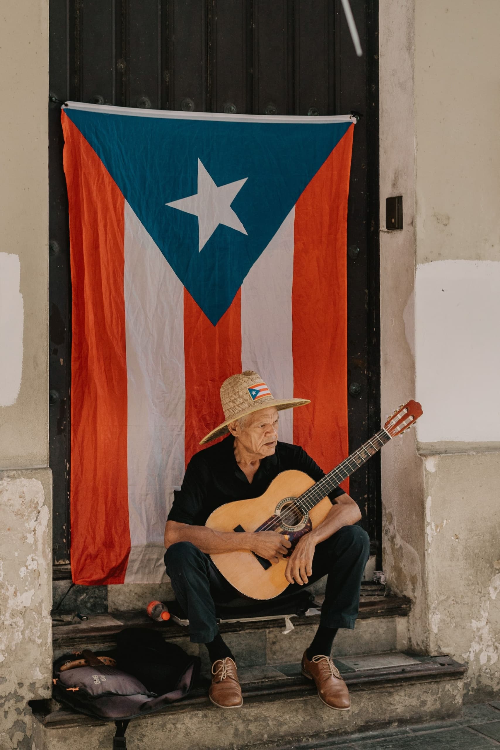 Mann mit Gitarre in Puerto Rico