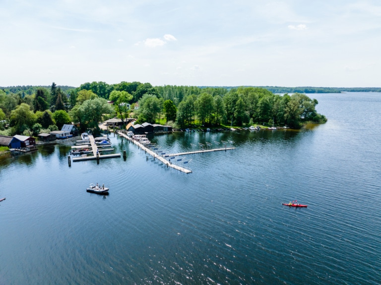 Fischerhof Damerow liegt idyllisch am Jabelschen See!