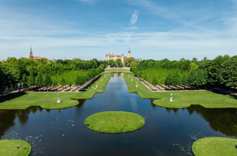 Traumhaft schön ist der Barockgarten des Schloss Schwerin.