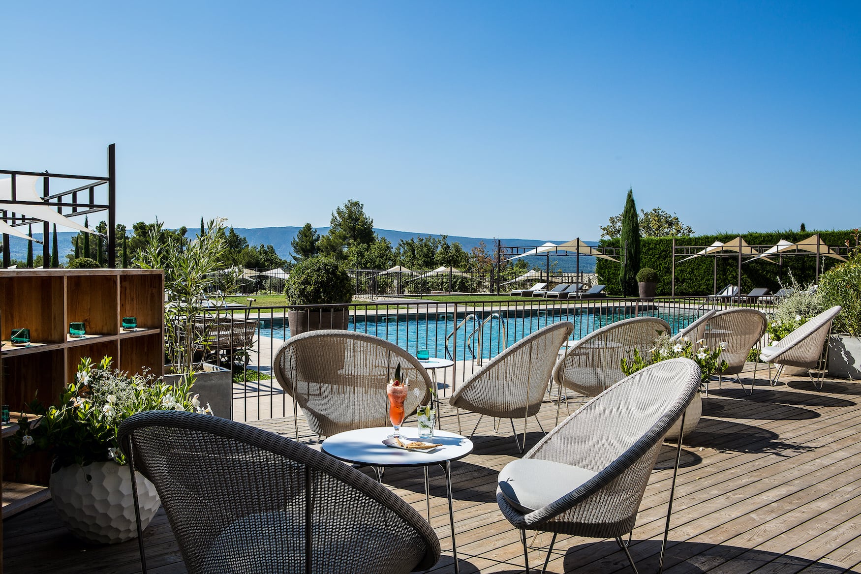 am Pool im Coquillade Provence Resort & Spa