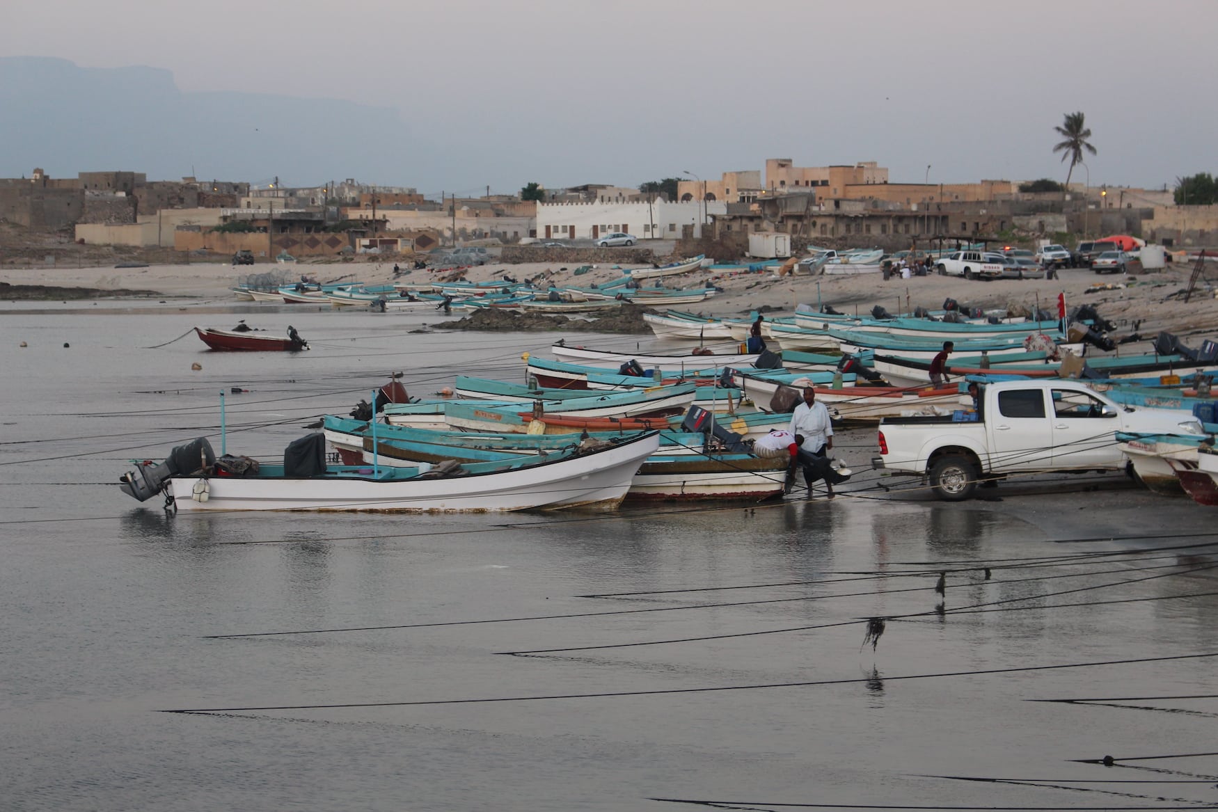 Fischerboote in der Hafenstadt Mirbat