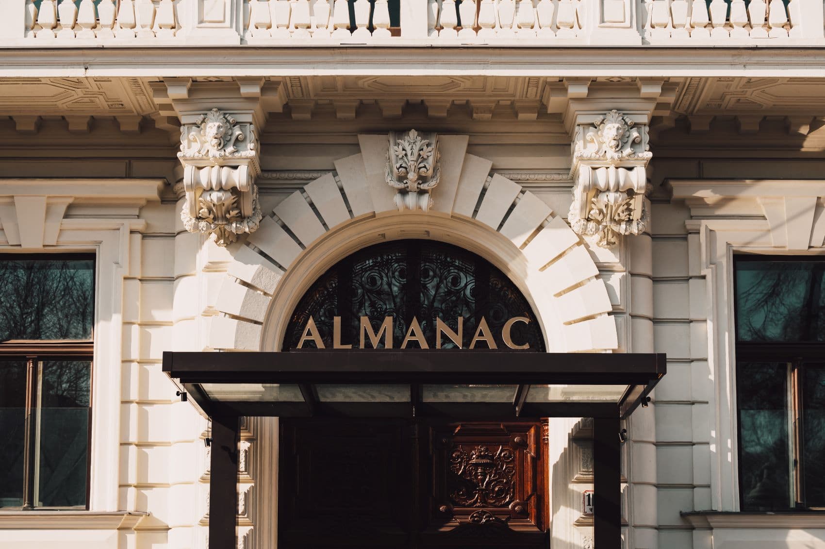 Eingang des Hotels Almanac Palais Vienna