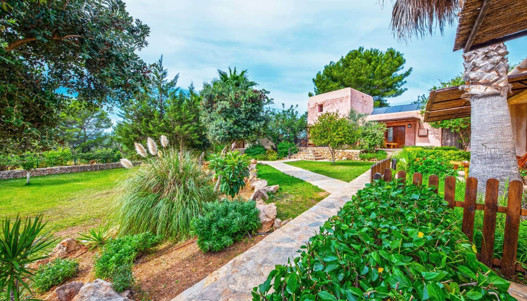 Garten in Unterkunft Can Xarc auf Ibiza 
