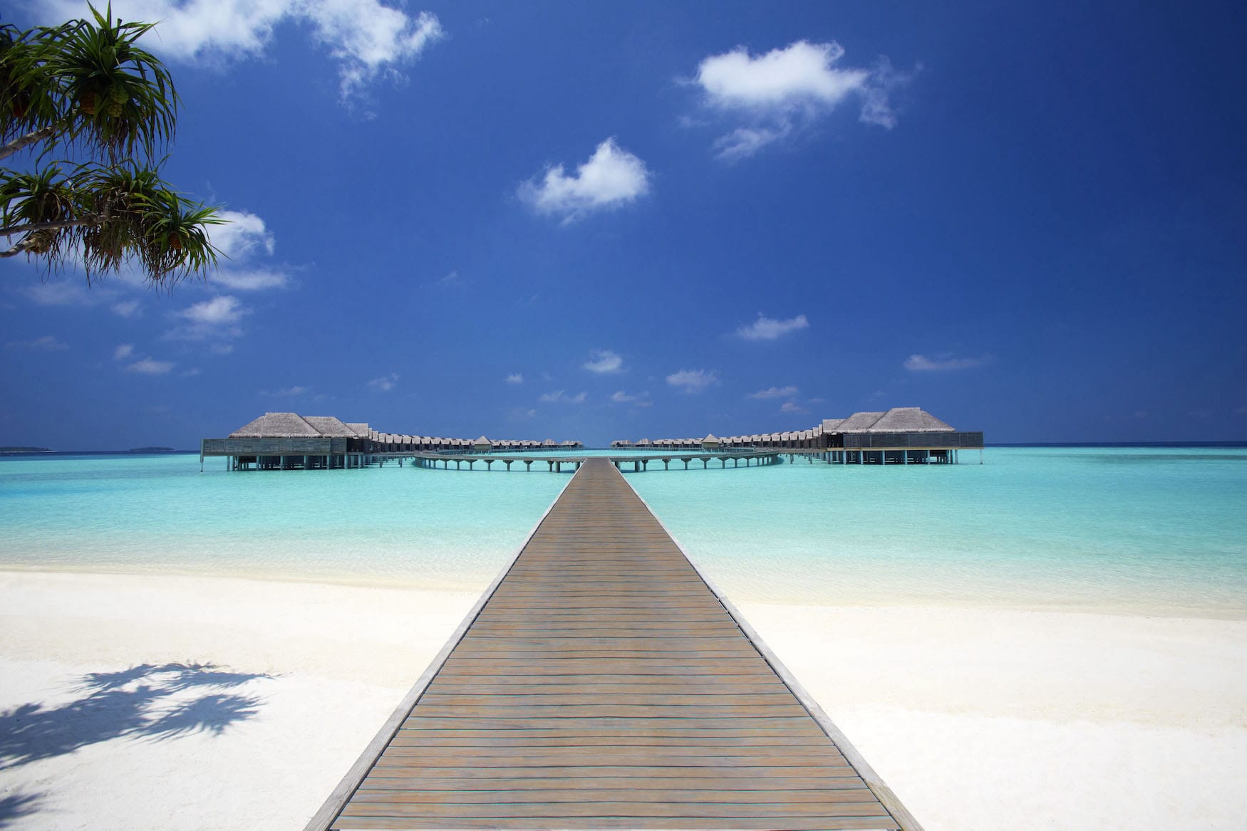 der Steg im Anantara Kihavah Maldives