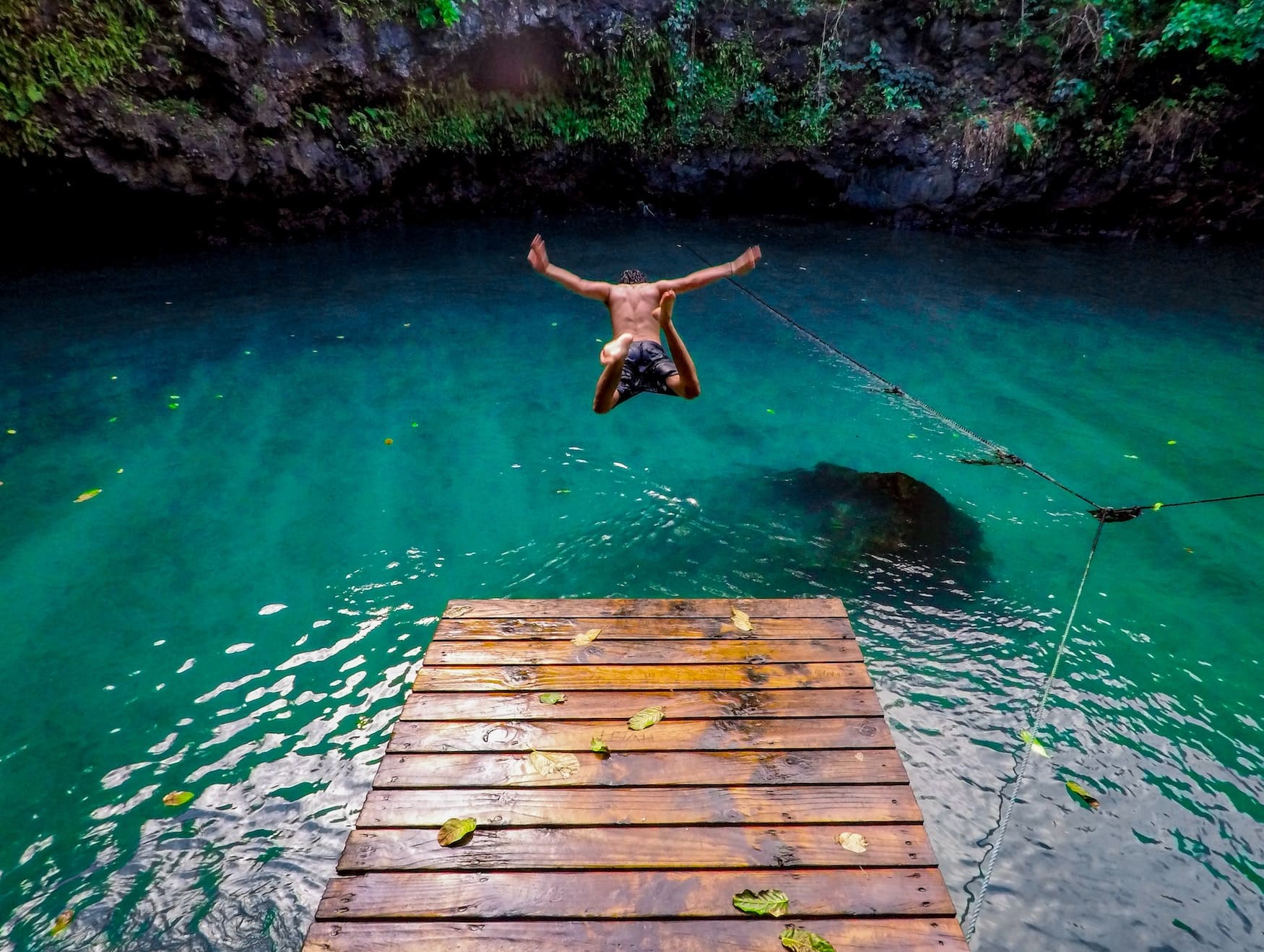 unbekannte Urlaubsziele: Sprung ins Wasser in Samoa