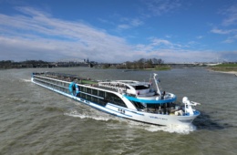 Viva cruises vor Nimwegen