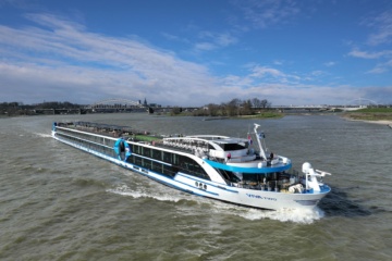 Viva cruises vor Nimwegen