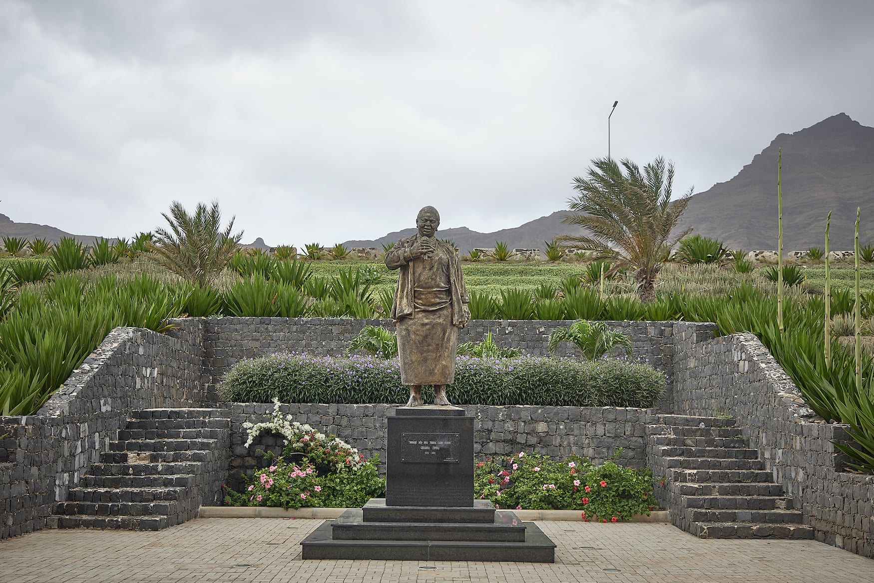 Statue von Cesária Évora auf den Kapverden