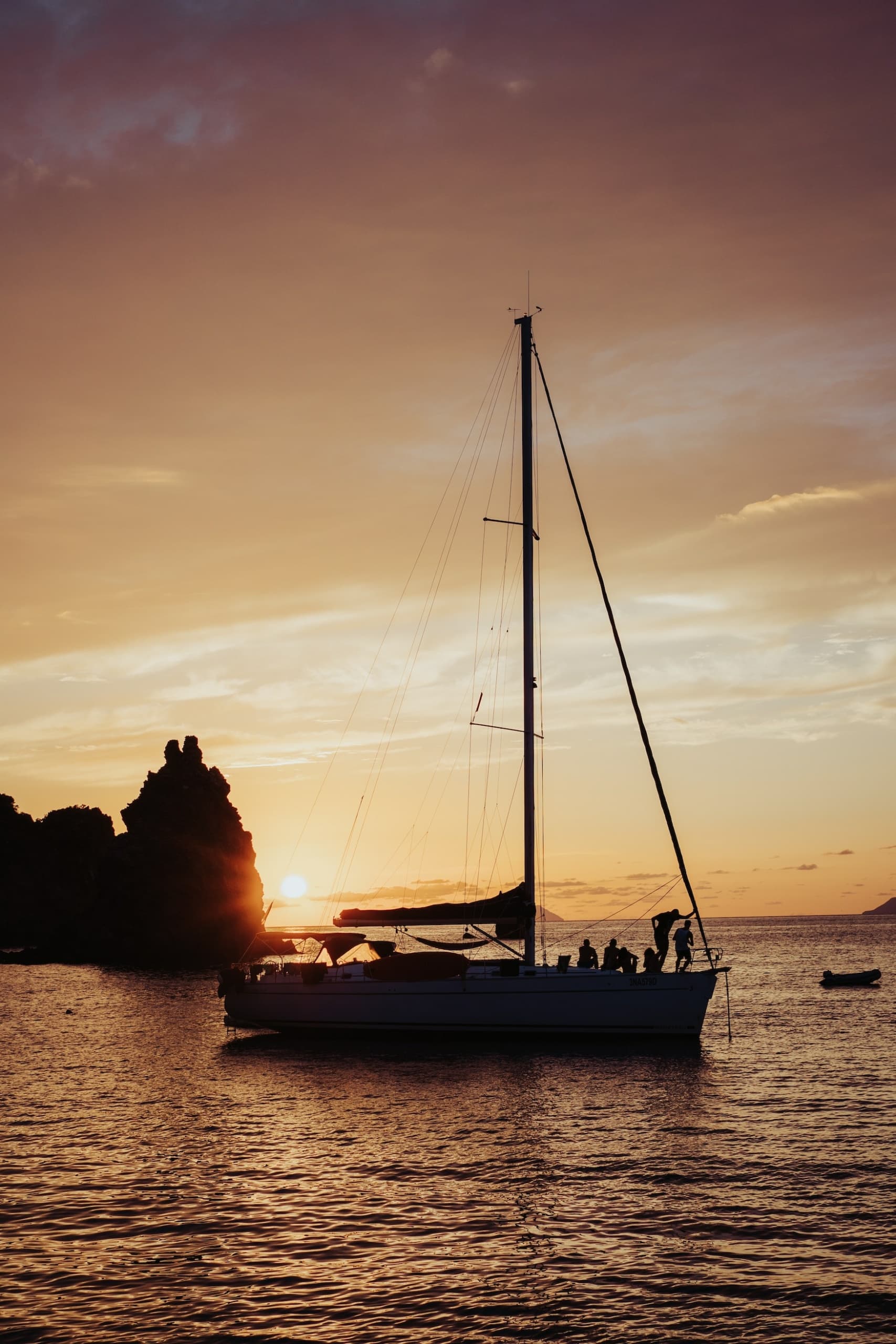 Segelboot vor der Insel Lipari
