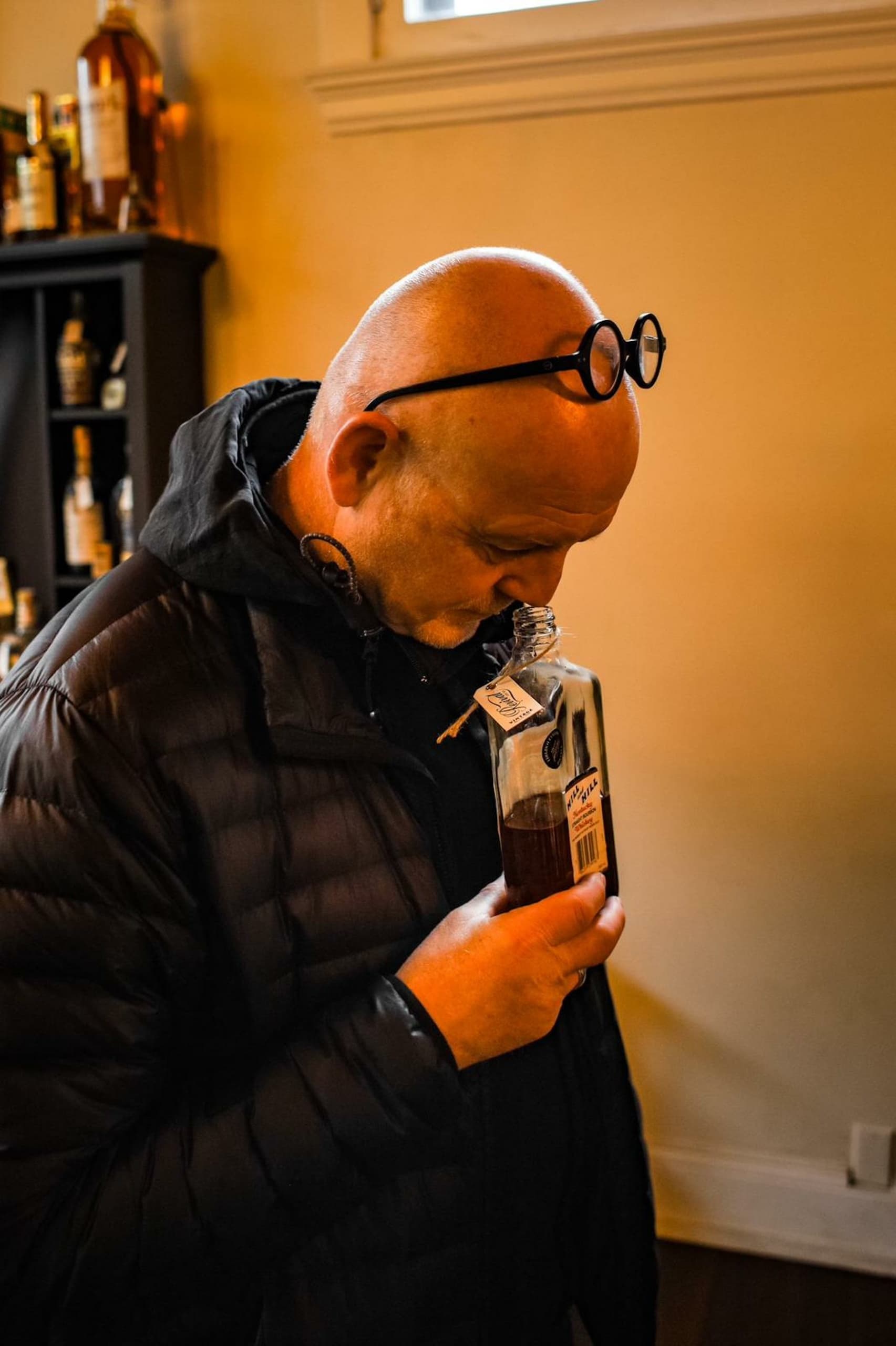 Autor Harald Braun mit einem Bourbon