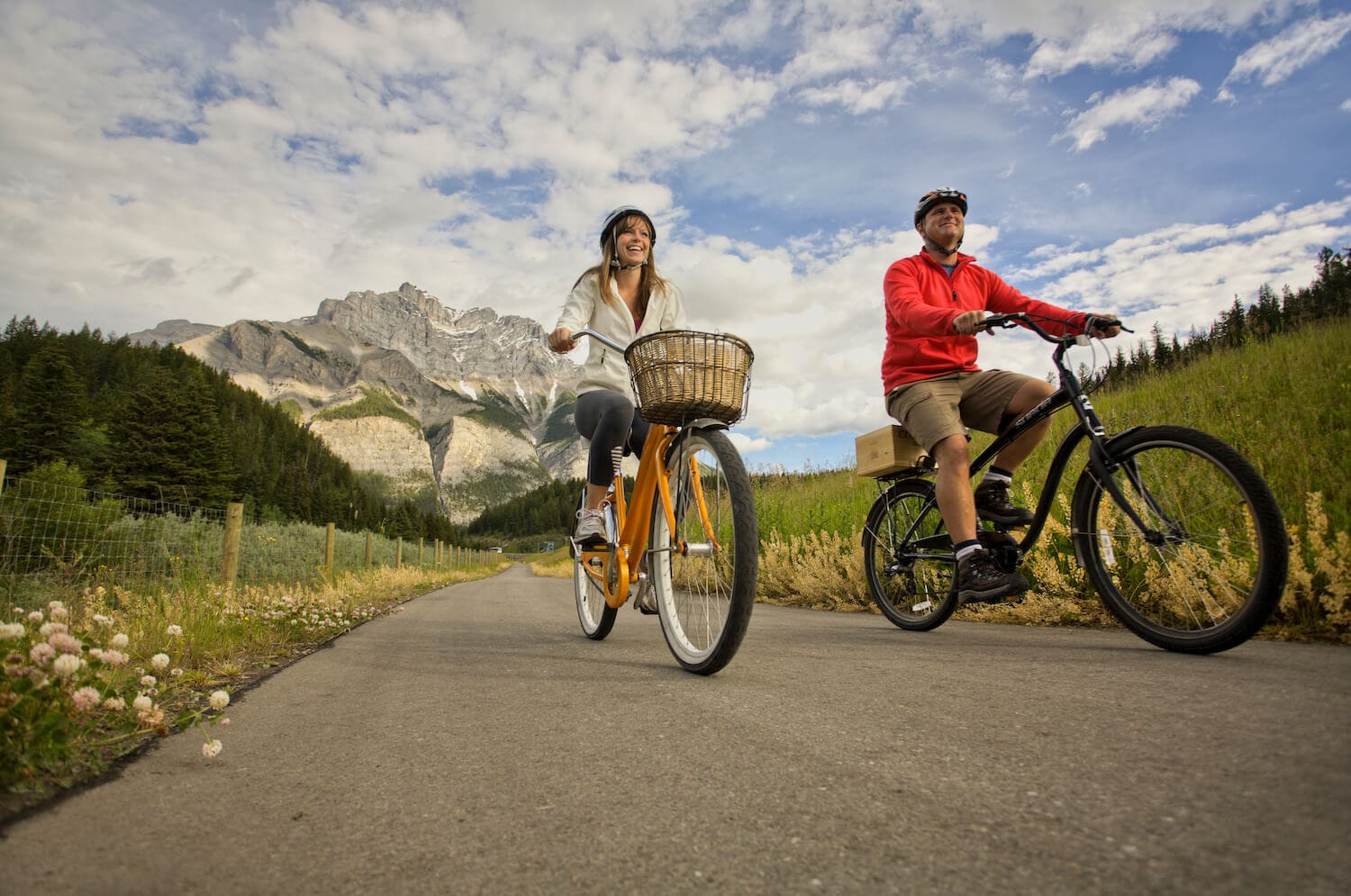 Bikes auf den Banff Legacy Trail.