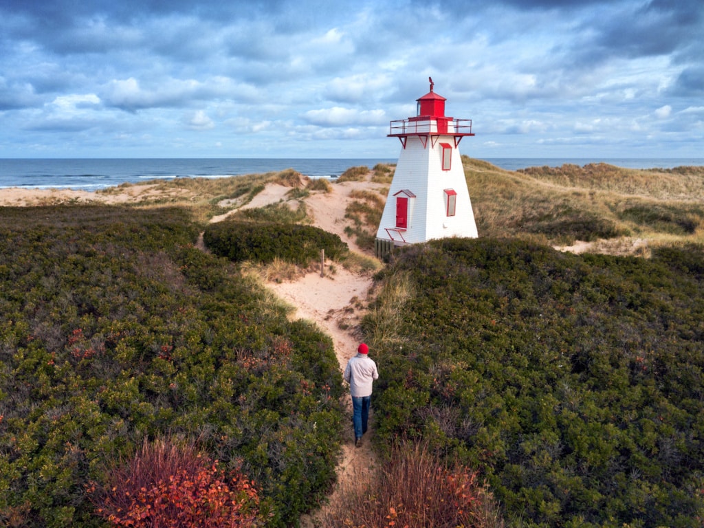 Herbstwanderwege am Leuchtturm auf Prince Edward Island in Kanada