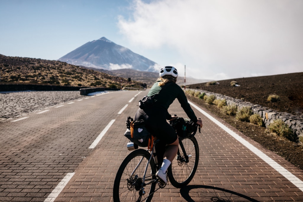 Frau auf Teneriffa am Radfahren