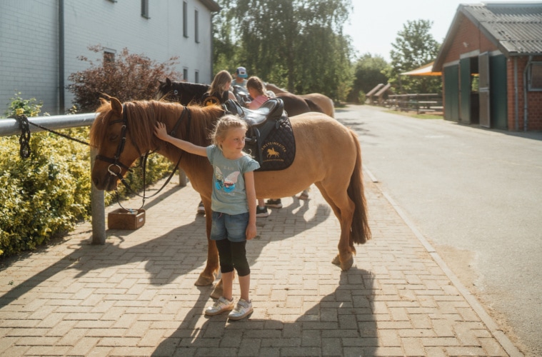 Reiten Reiterhof Kind Pferd Ausritt