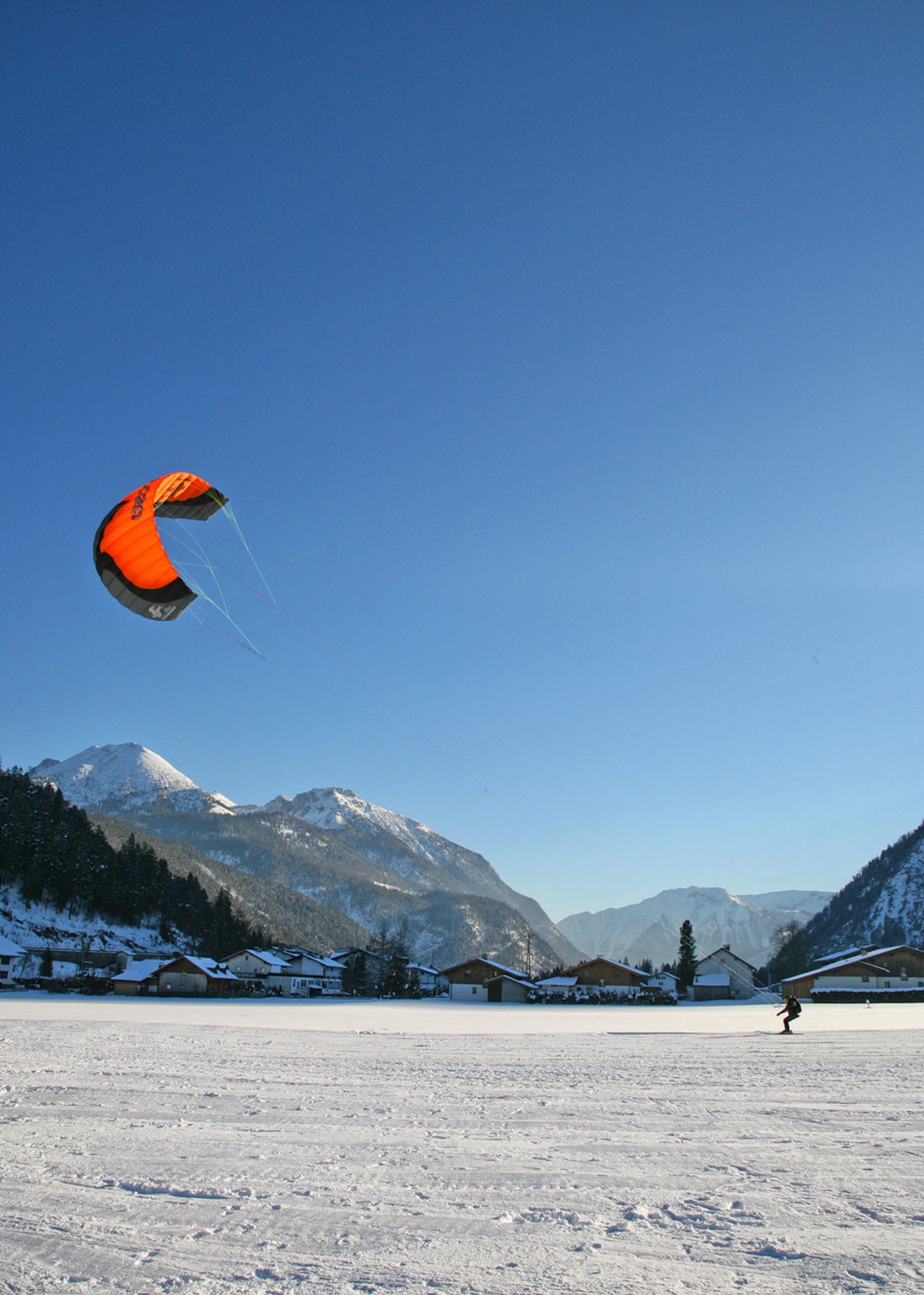 Wintersportarten Alpen: Snowkiten am Achensee