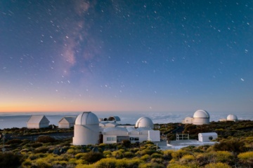 Teide-Observatorium mit Sternenhimmel